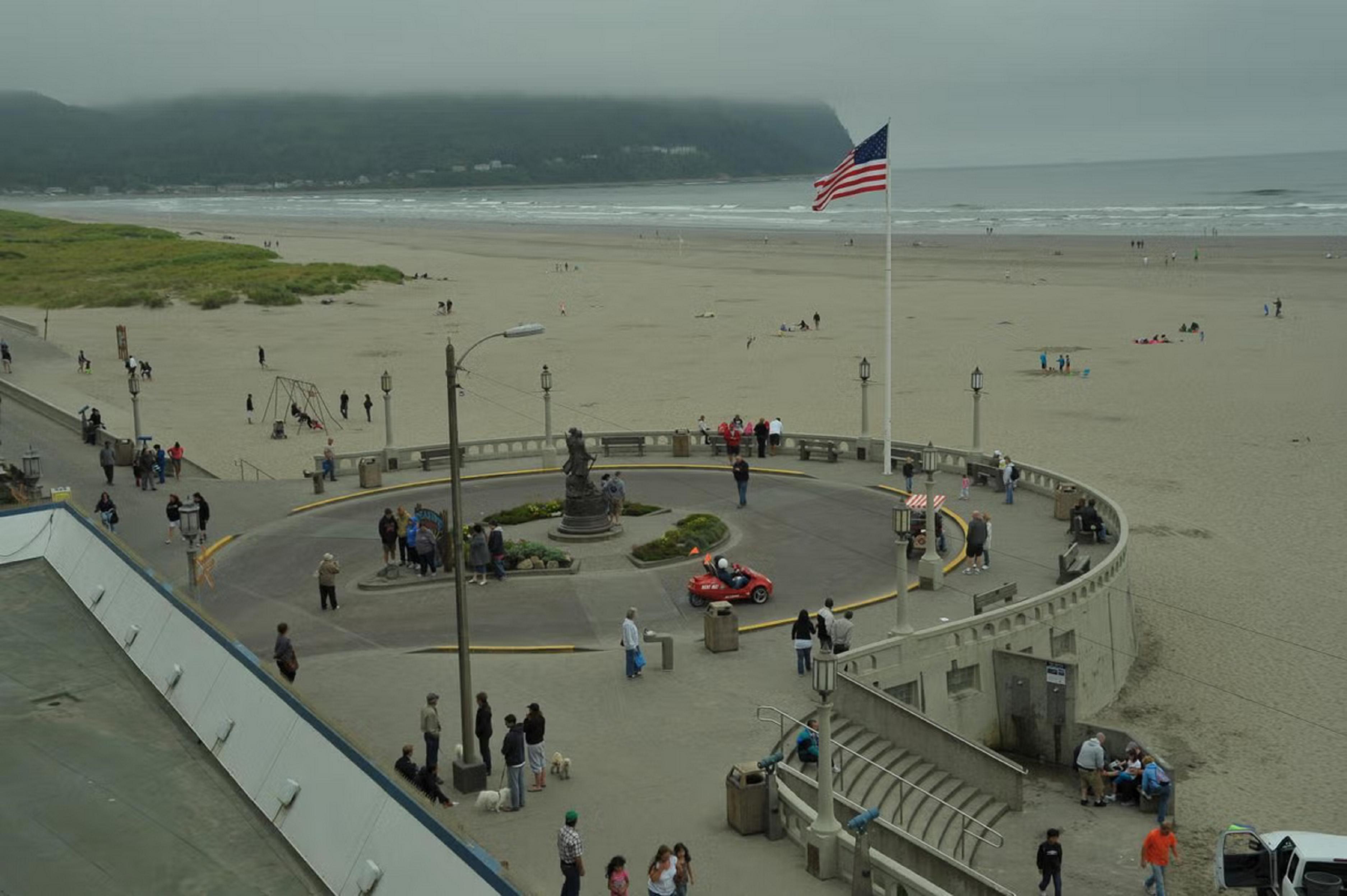 Promenade Inn & Suites Oceanfront Seaside Esterno foto
