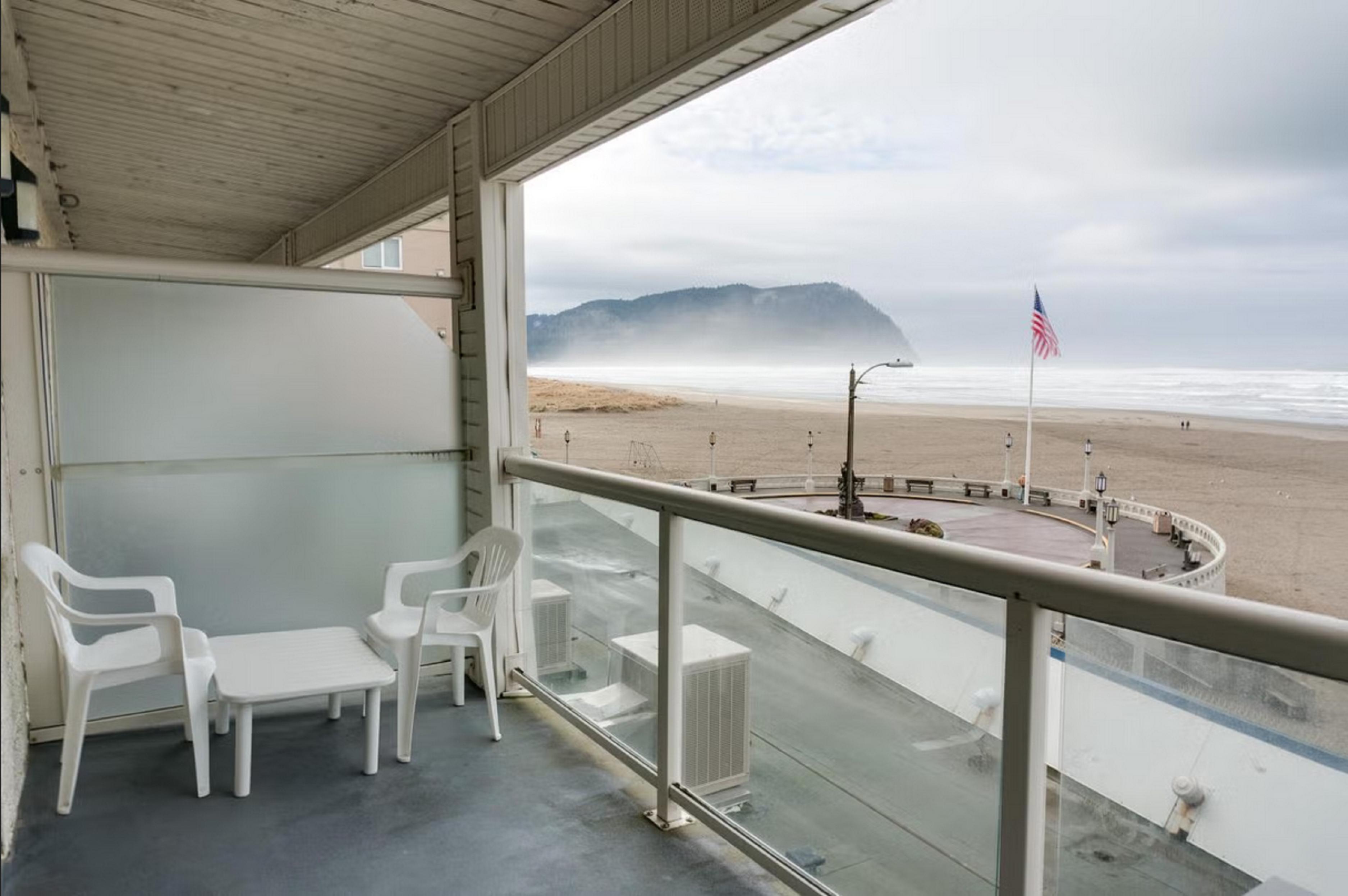Promenade Inn & Suites Oceanfront Seaside Esterno foto