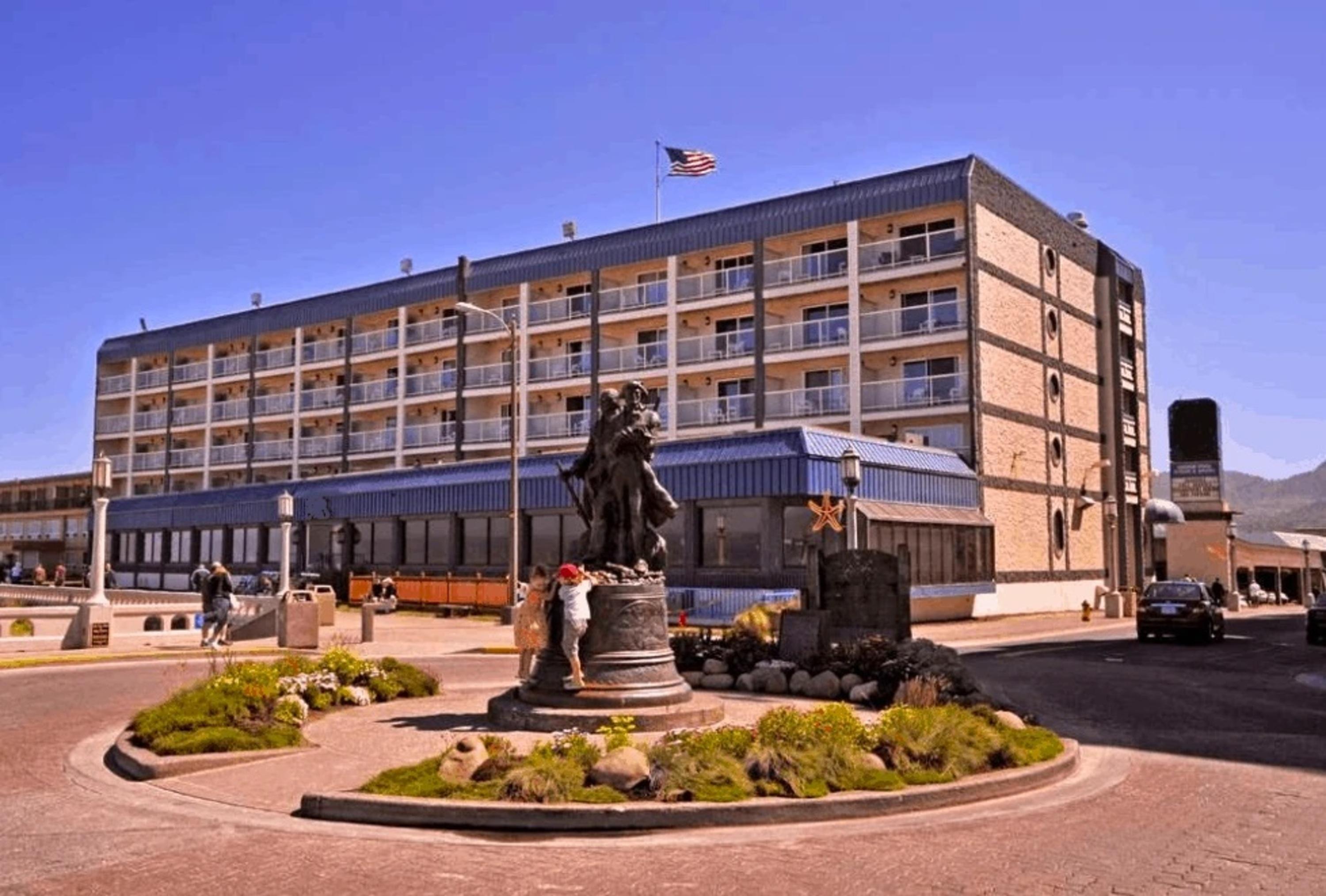 Promenade Inn & Suites Oceanfront Seaside Esterno foto