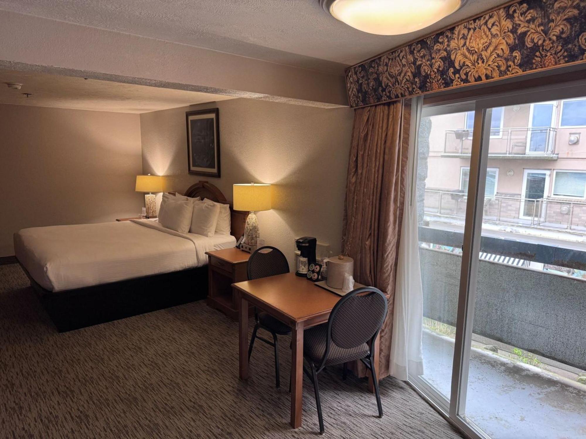 Promenade Inn & Suites Oceanfront Seaside Esterno foto