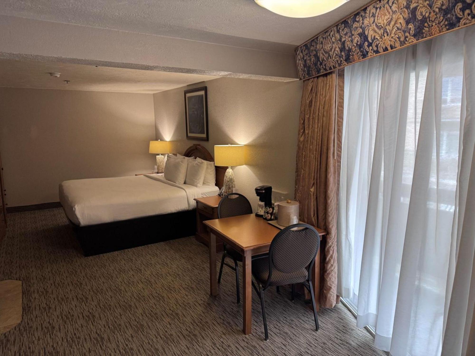 Promenade Inn & Suites Oceanfront Seaside Esterno foto