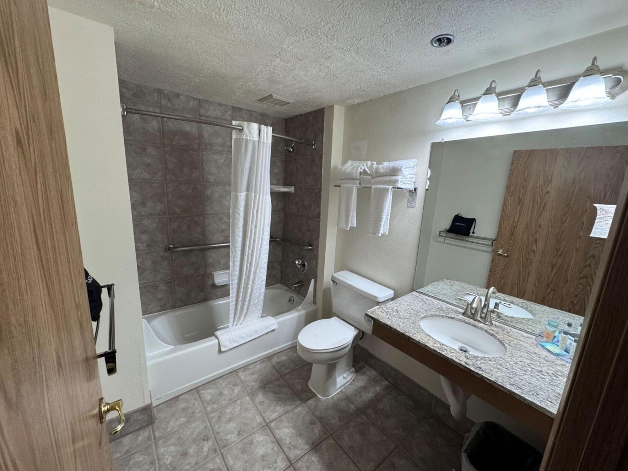 Promenade Inn & Suites Oceanfront Seaside Esterno foto