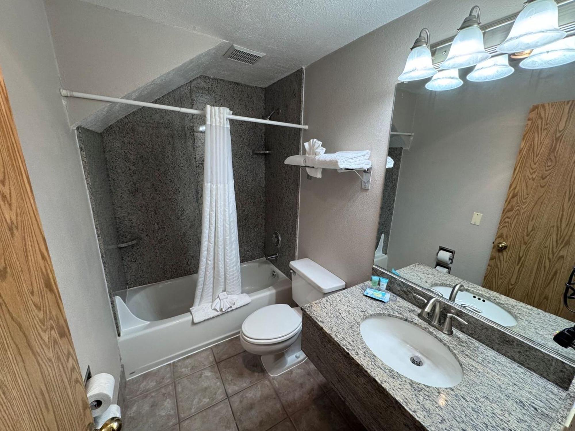 Promenade Inn & Suites Oceanfront Seaside Esterno foto
