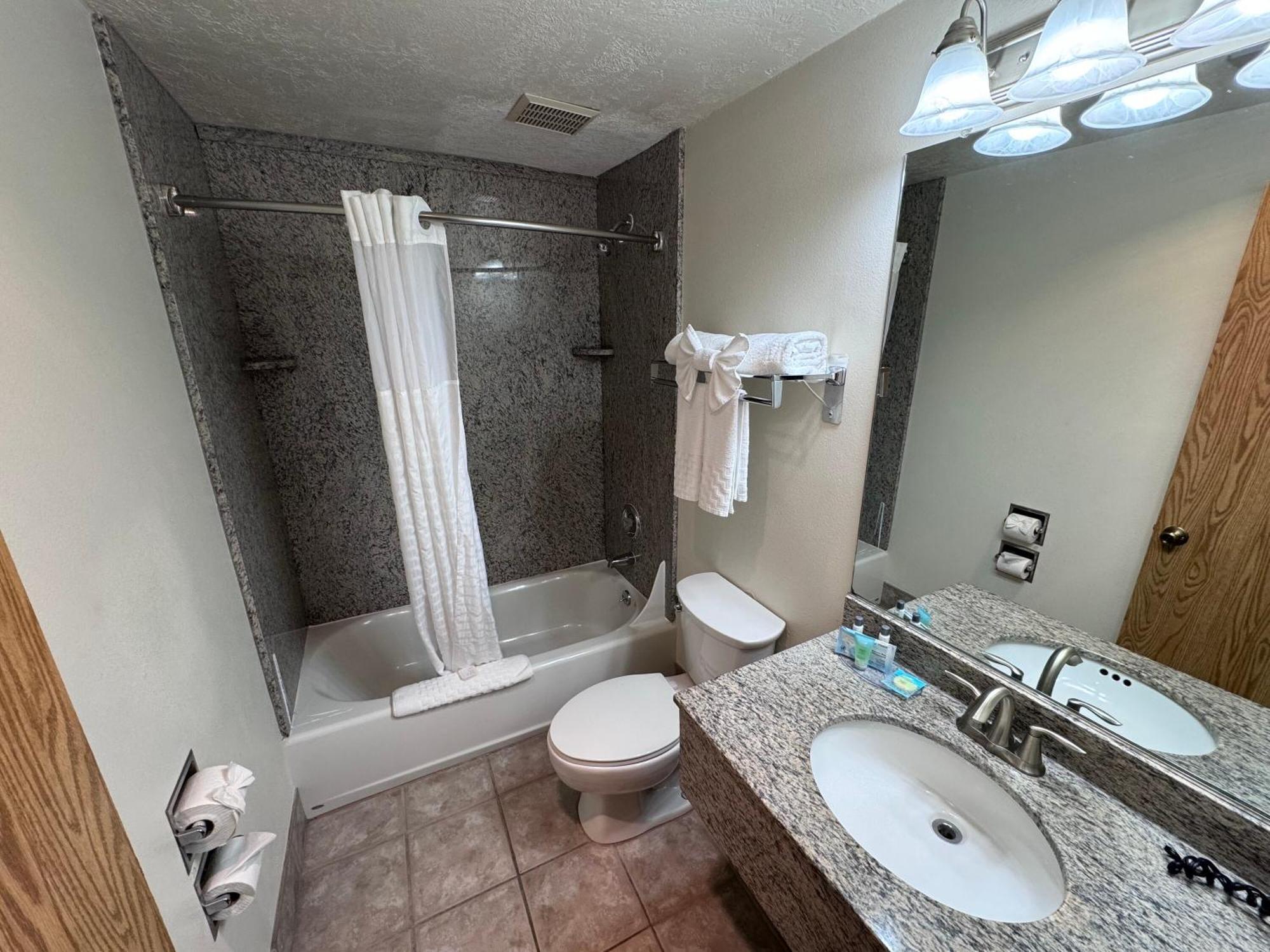 Promenade Inn & Suites Oceanfront Seaside Esterno foto